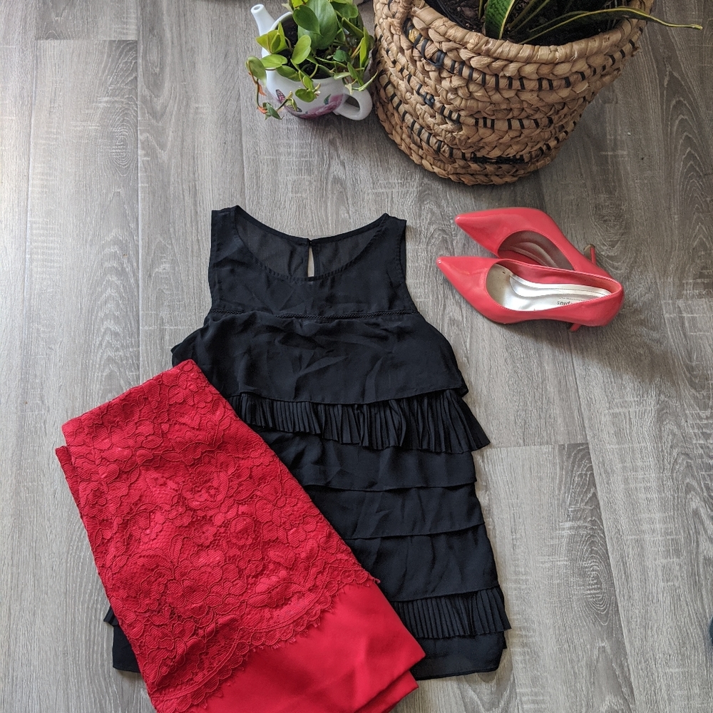 Cute Ruffles Blouse | Size S | Express - Picture 4 of 6
